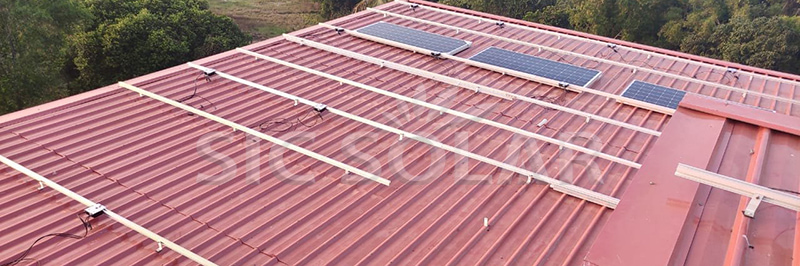metal roofs and solar panels