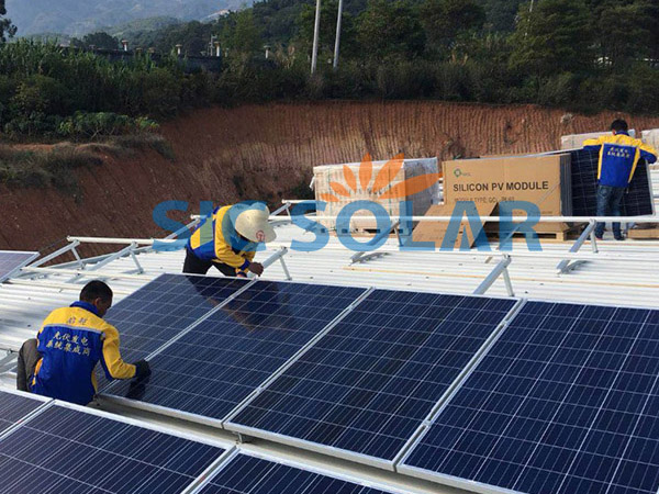 220kw di Atas Bumbung Kilang Logam