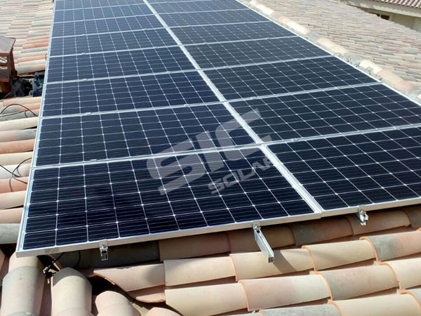 Pemasangan bumbung jubin 50KW di UAE