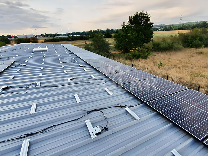 Pendakap Bumbung Suria Rel Mini K2 36KW Di Perancis