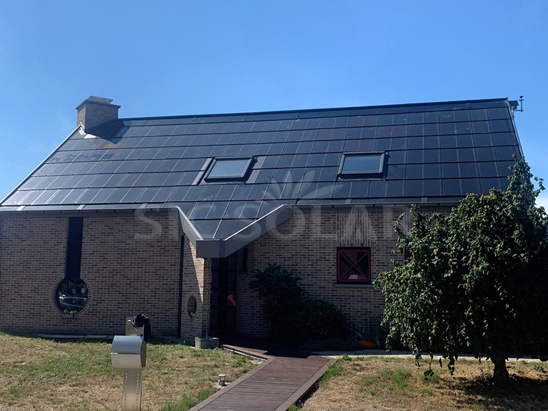 Pelekap Suria Bipv 100KW Untuk Bumbung Komersial Di Belgium