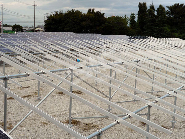 Pendakap pelekap tanah 300KW di Jepun