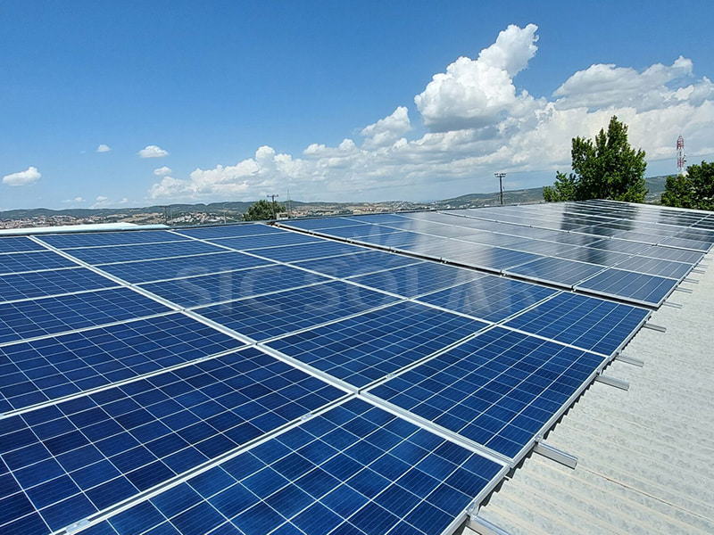 Pemasangan solar bumbung industri 35 KW kepingan besi di Athens